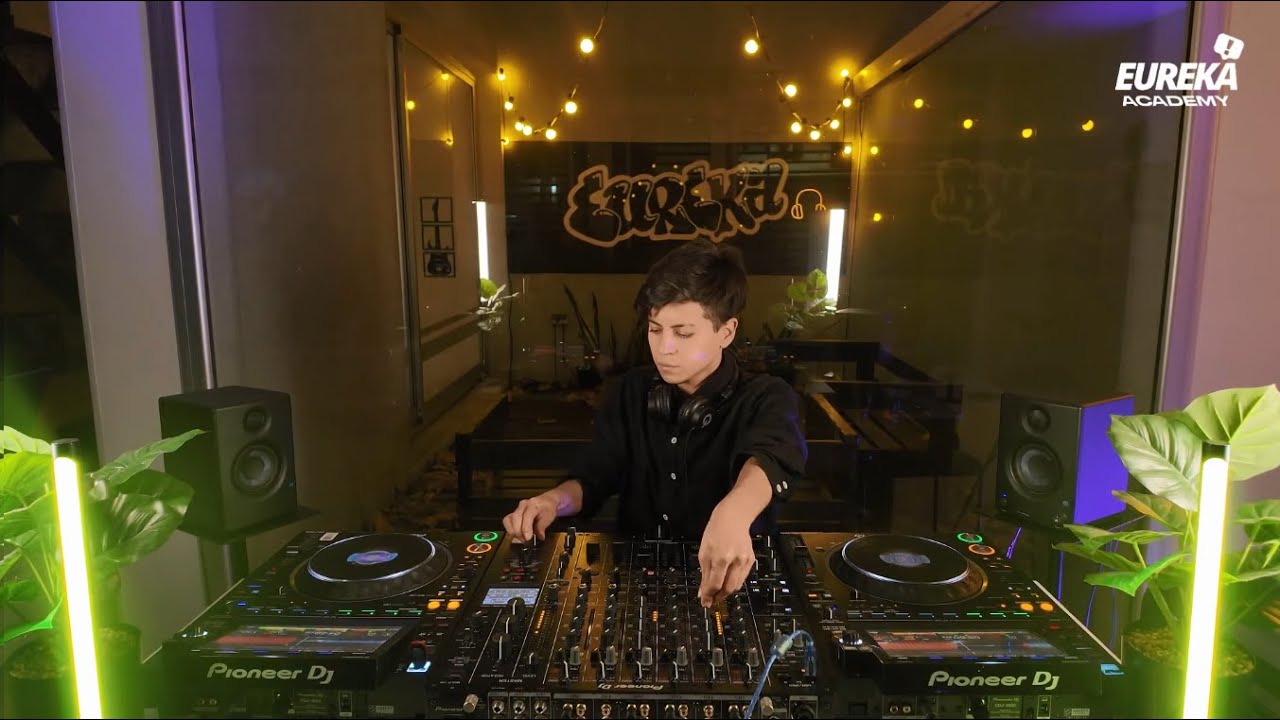 Valentin Accietto // Eureka Academy // Techno Videoset