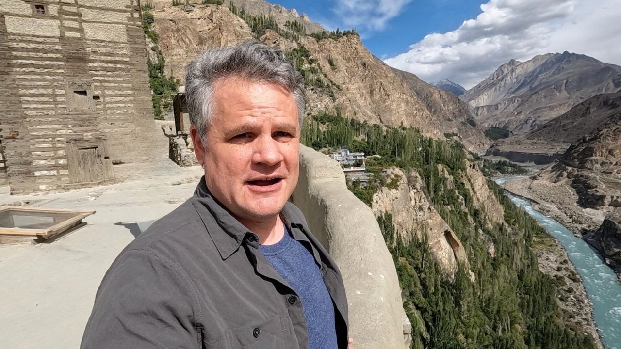 These Pakistani Fort Views Will Take Your Breath Away! - HUNZA VALLEY