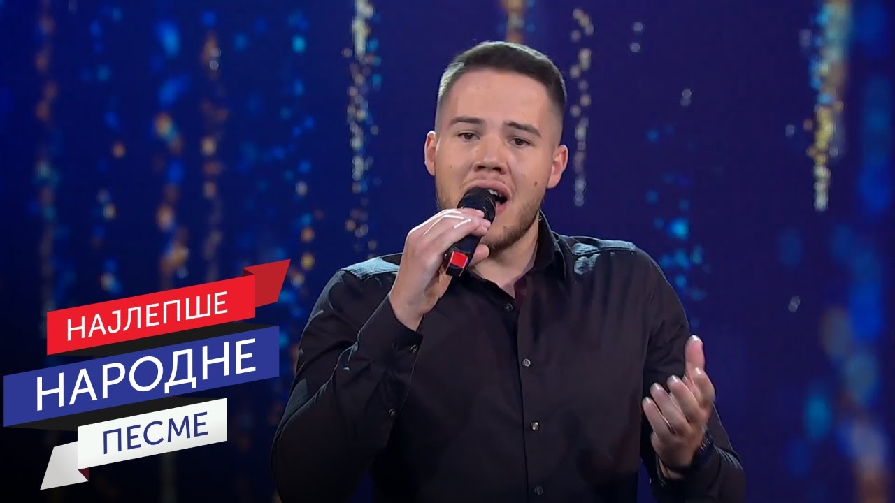 Sam za stolom jedan čovek sedi - Ibro Bublin