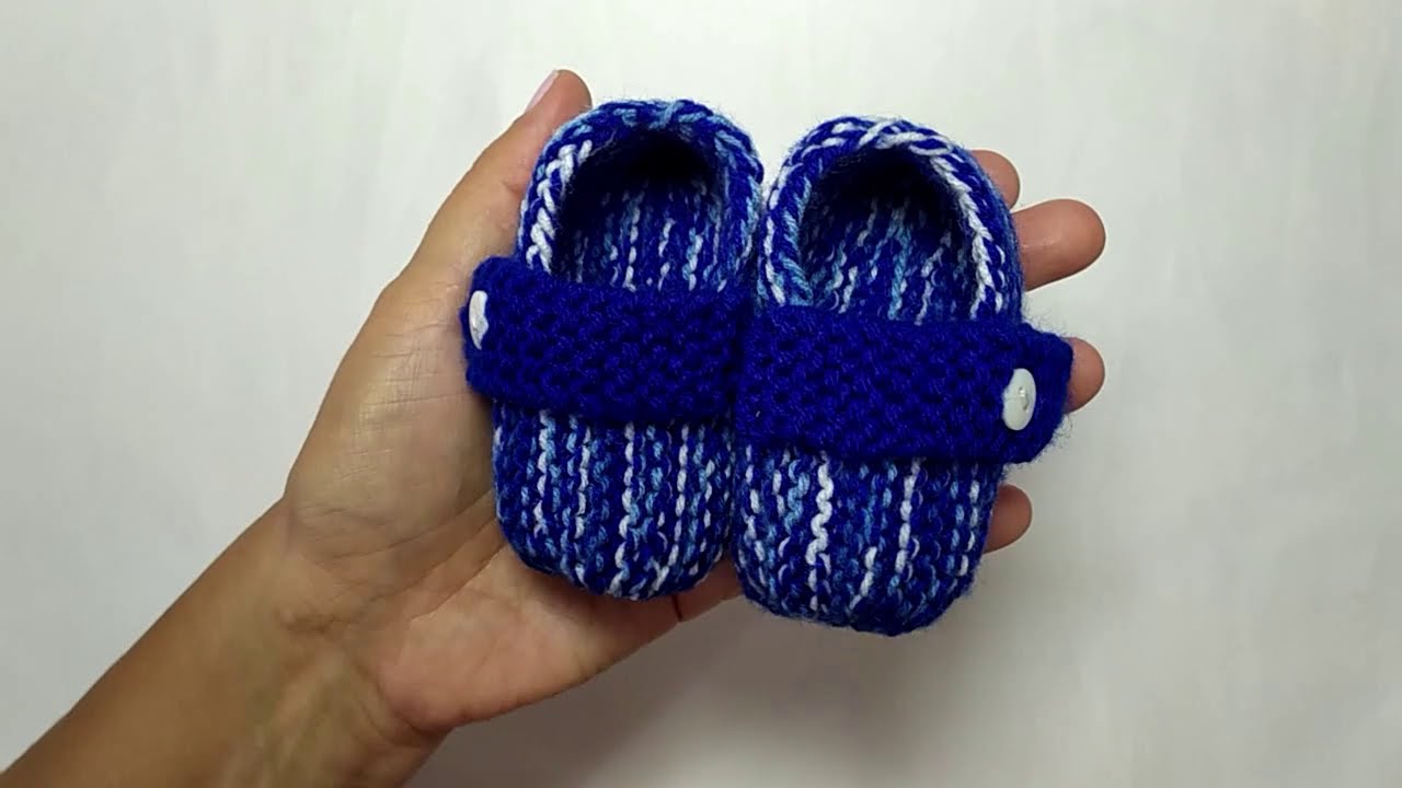 SAPATINHO DE BEBÊ EM TRICÔ MESCLA AZUL