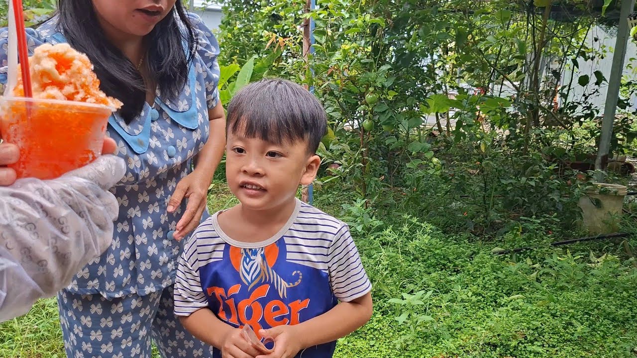 Chuột Chạy Vô Xin Tiền Mẹ Bánh Lọt Ăn #ngocdieuvlog123 #chuotchayvoxintienme