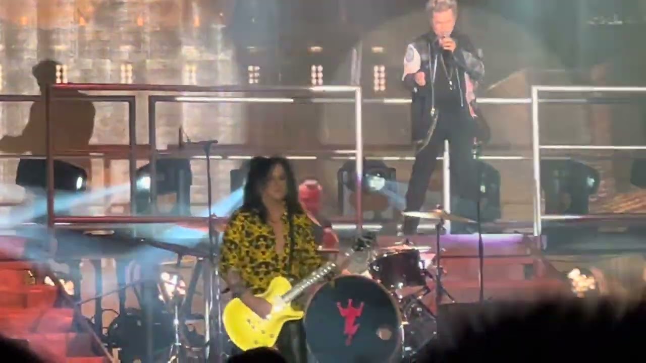 Billy Idol - Dancing With Myself (live in Lingen 2022)