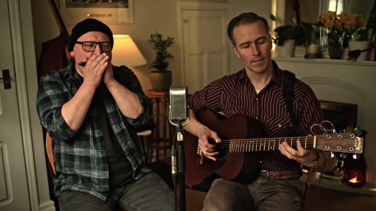 Sittin' On Top Of the World (accompanying David Broad, acoustic guitar, vocal and harmonica blues)