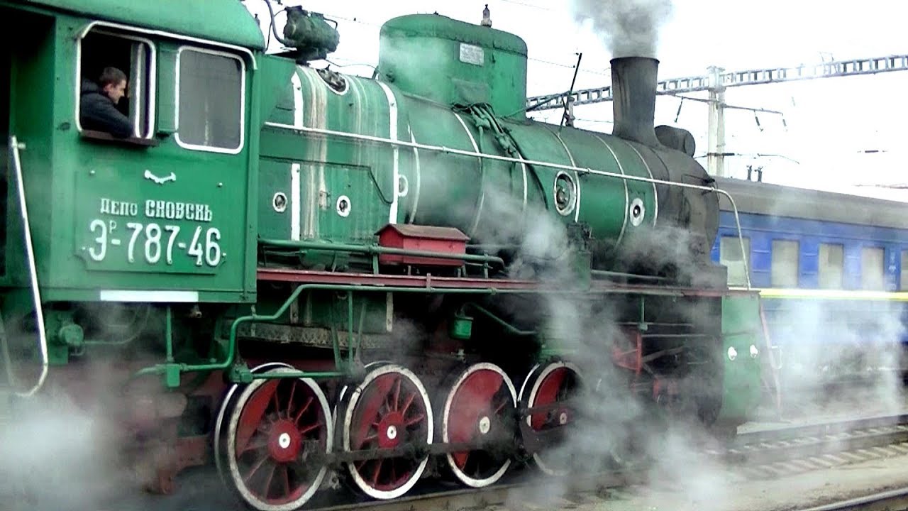 ЧС8-076 прямує з паровозом ЕР787-46 по станції!