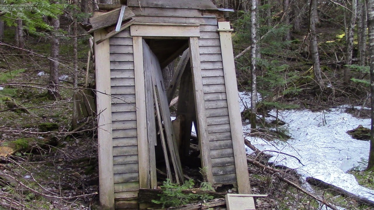 Gladstone school house ruins