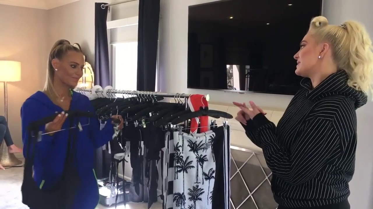 Dorit Kemsley's Beverly Beach Has A New Housewife Fan _ Bravo