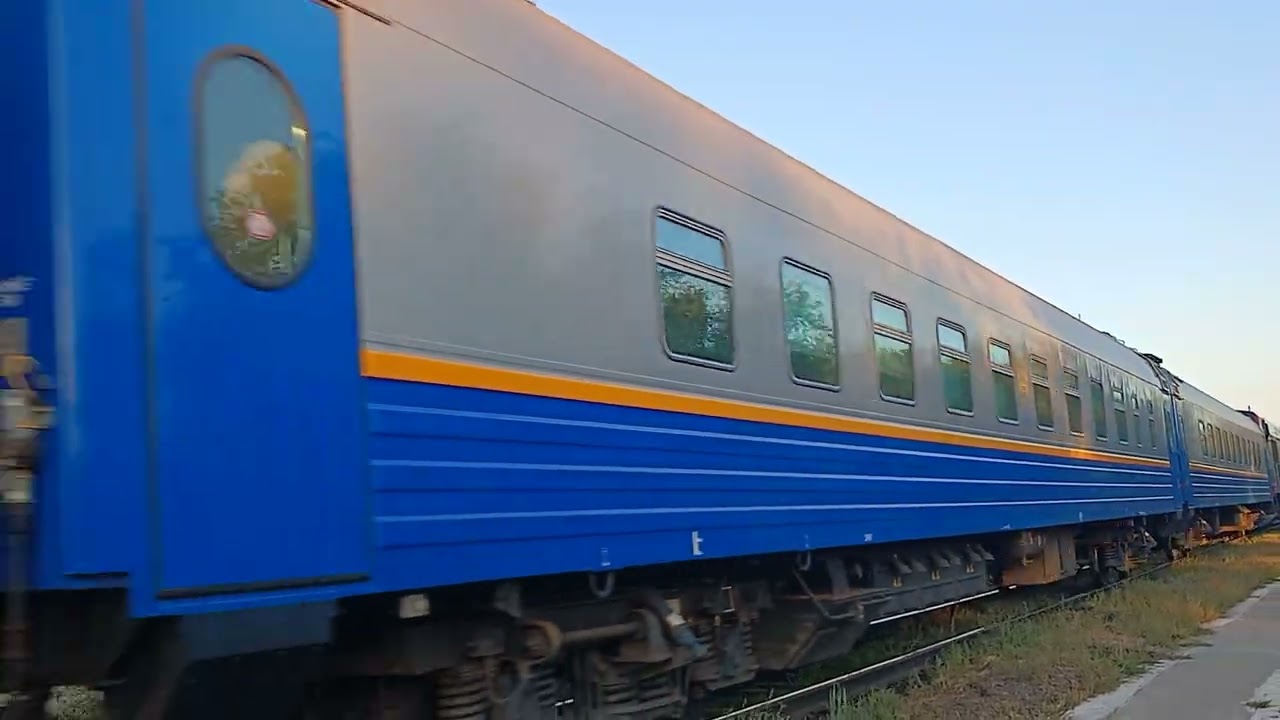 Прибытие скорого поезда №031 Павлодар - Алматы-1 на станцию Шар