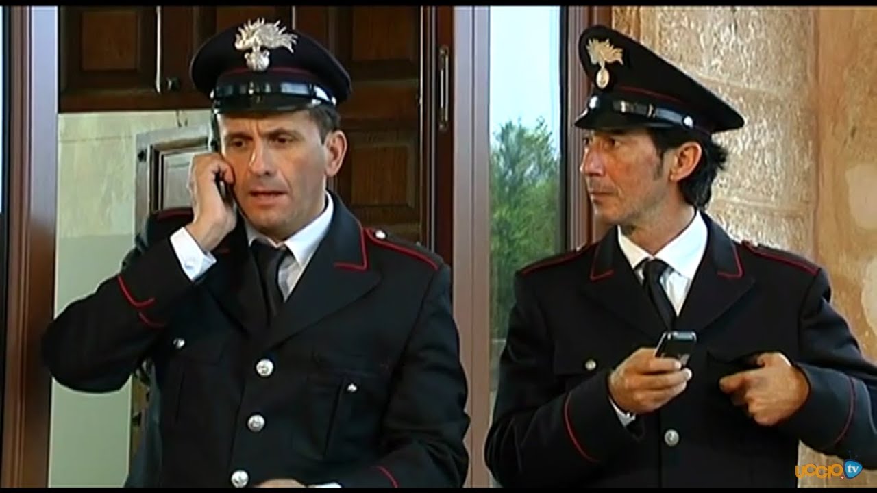 Mudù - Carabinieri - Al telefono