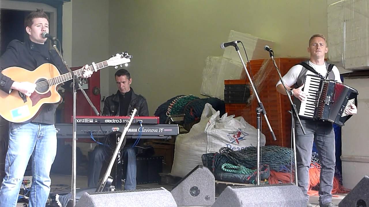 Skerryvore - Runrig Tribute - Rocket to the Moon - Tarbert Music Festival 2012