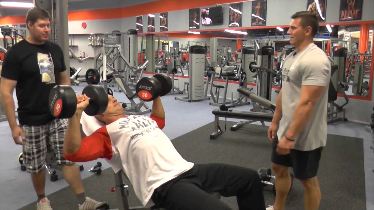 Trochu Jiny trenink Prsa,triceps s Mr.Slavkem a Martin Mester IFBB PRO`S