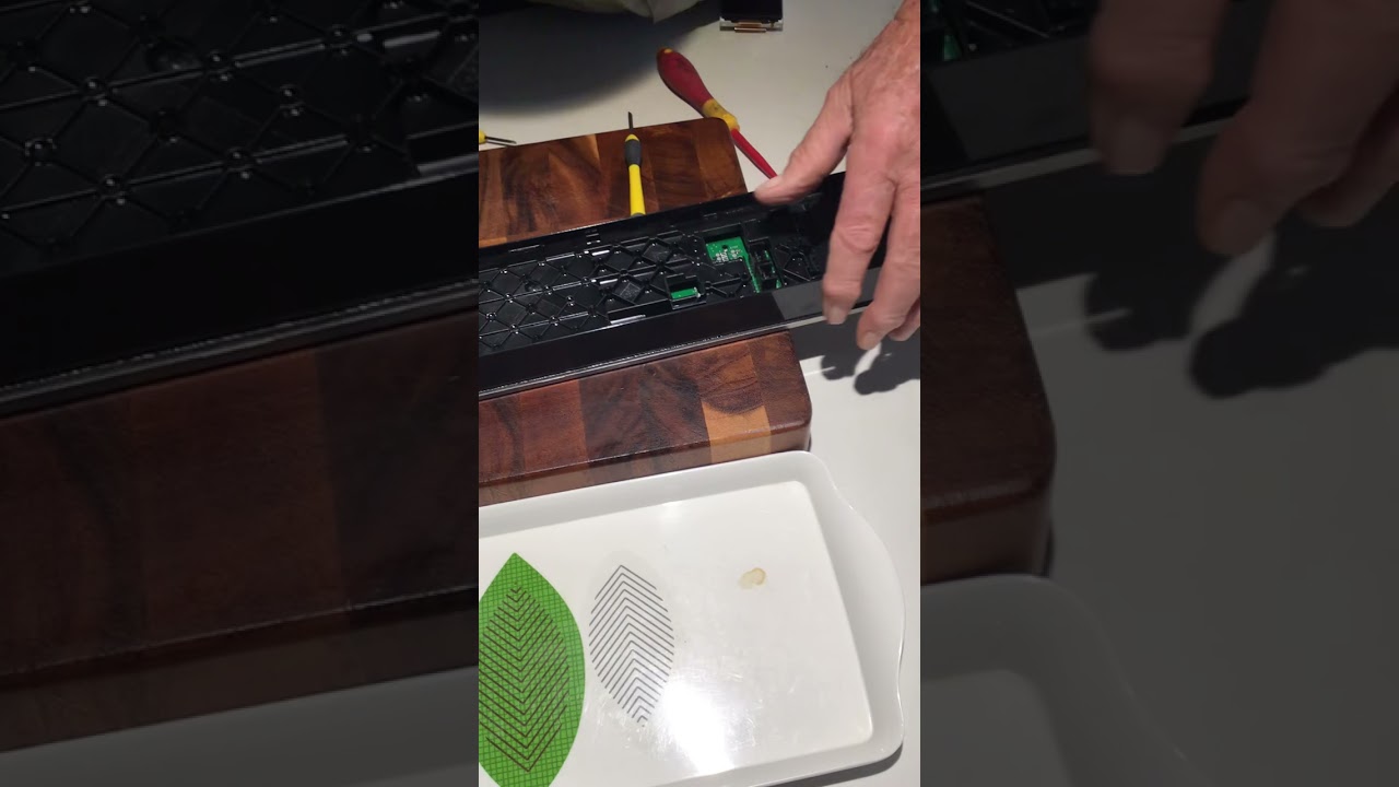 Fixing Our Bosch Serie 8 Oven. Touchpad not working.