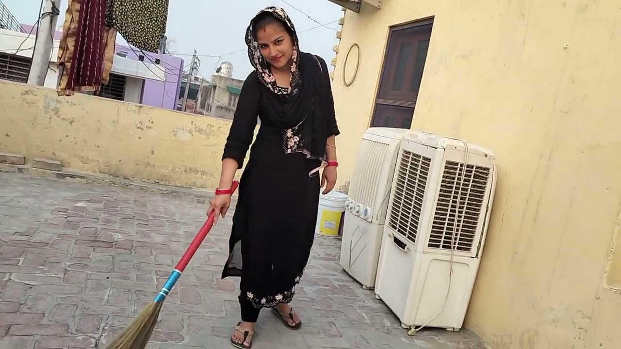Aaj Maa ne nikaali Dhaar