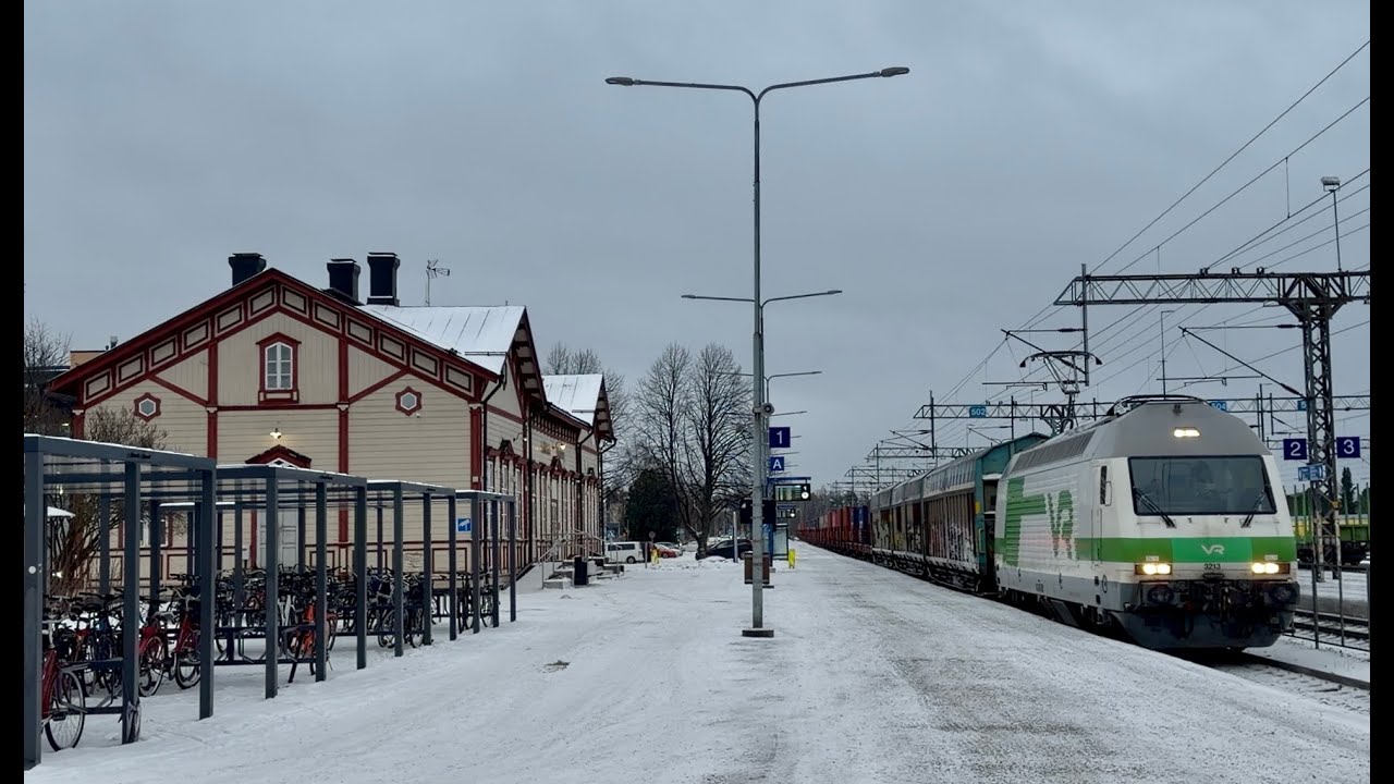 JUNIA VUODENVAIHTEESSA 2025-2026 TRAINS AT TURN OF THE YEAR.