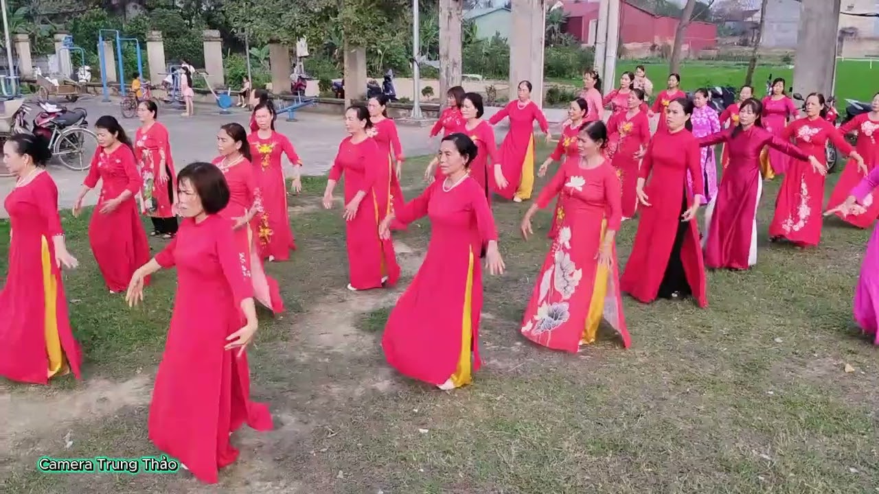 CLB Dân Vũ Đông Lai với bài ca Phụ Nữ Việt Nam. Liên Hòa Phú Thọ. 