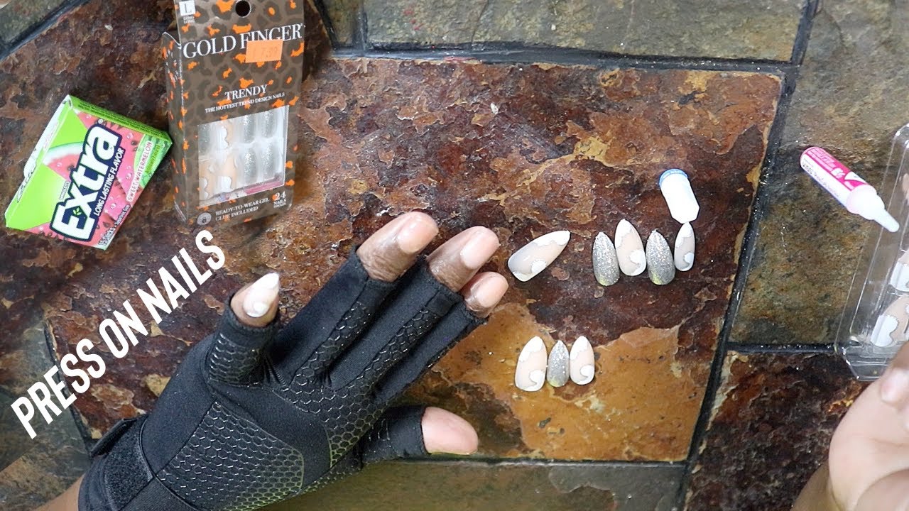 Silver Peachiish Press On Nails ASMR Chewing Gum