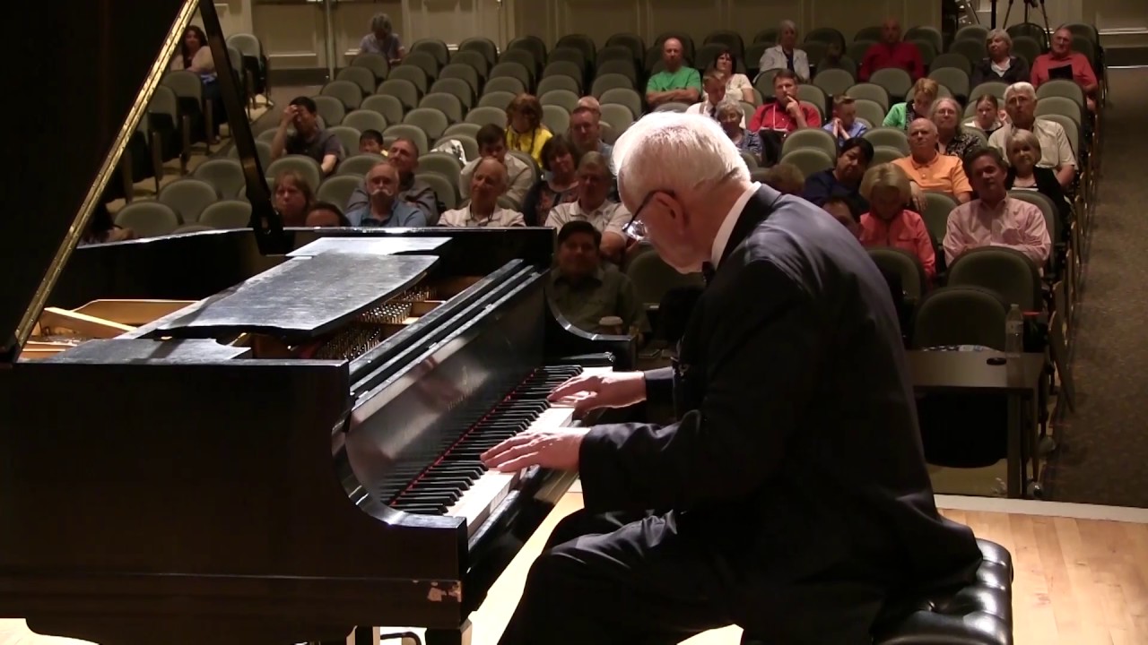 Raymond Liebau performing 