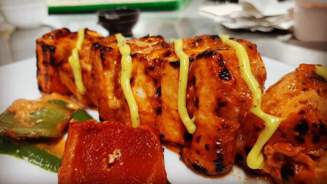 घर में तंदूरी पनीर टिक्का- गैस तवा में बनाएं| paneer tikka recipes without oven |