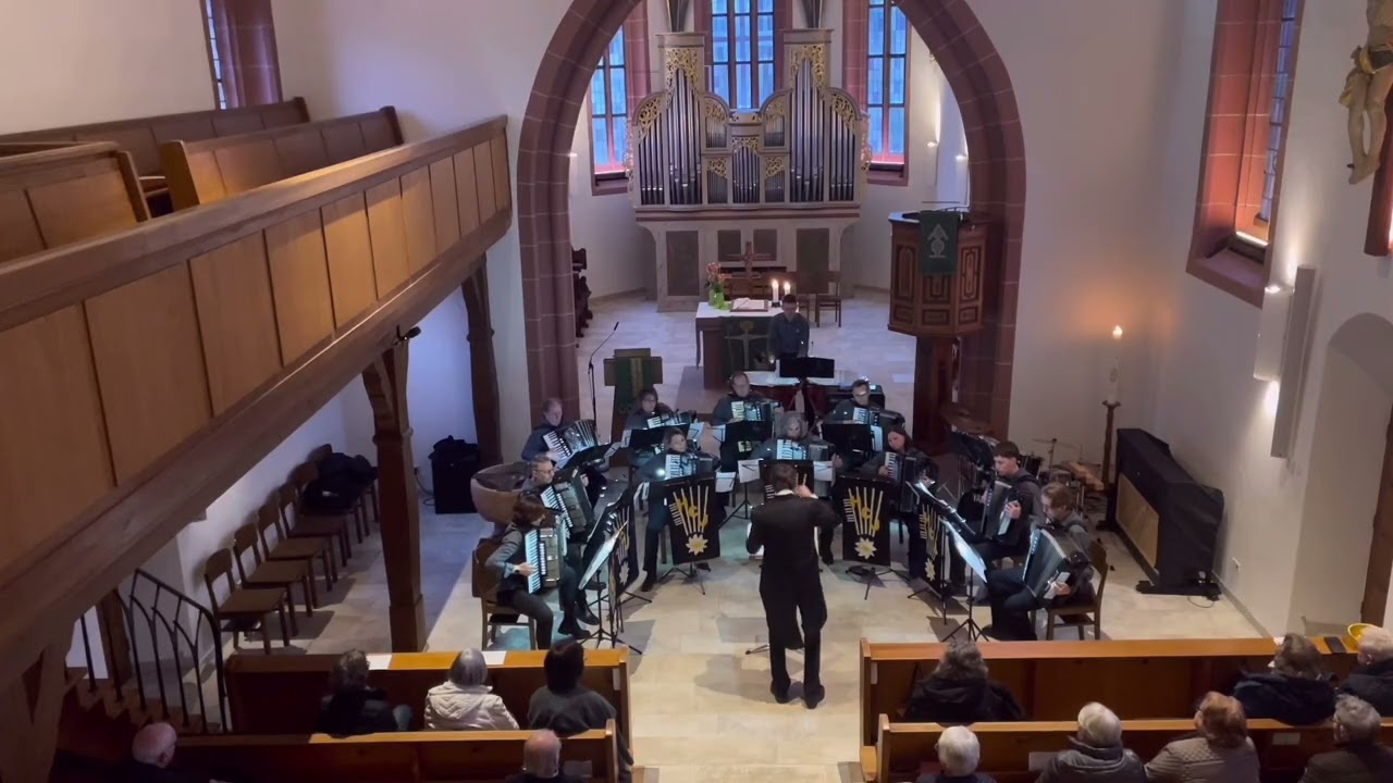 Dirigent Alexey Manyak, Orchester 《 Edelweiß 》— F. Von Suppè Overtüre 《 Dichter  und Bauer 》