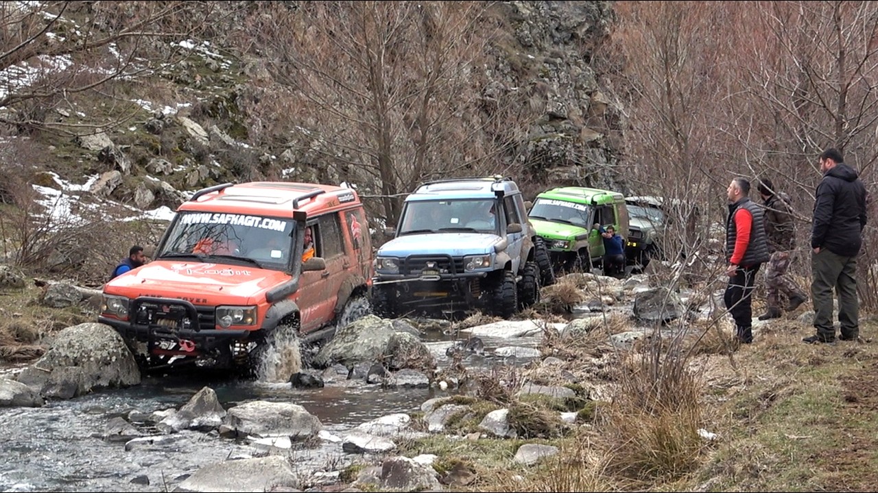 TOYOTA LAND CRUISER & LAND ROVER DISCOVERY / OFF ROAD