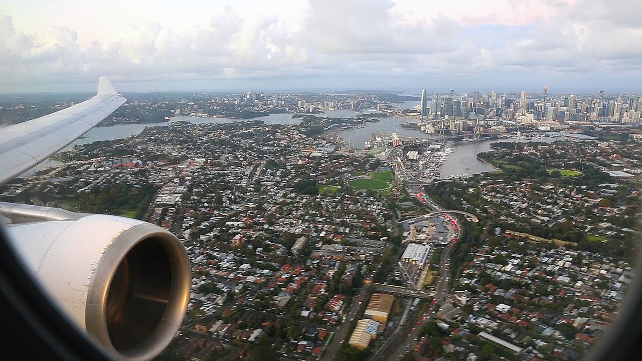 Qantas Airbus A330 Landing - Sydney (QF 26)