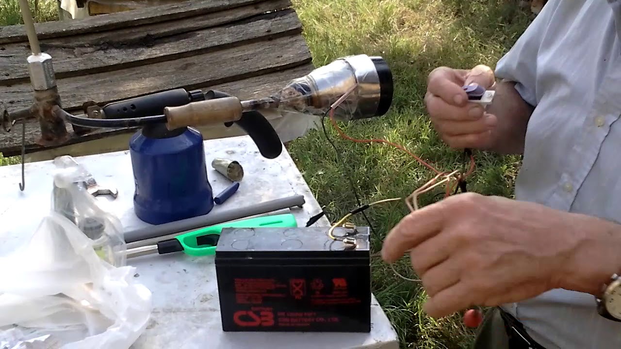 Mjekimi i bleteve kunderr varroatozes me avullim , acid oksalik dhe amitraz.
