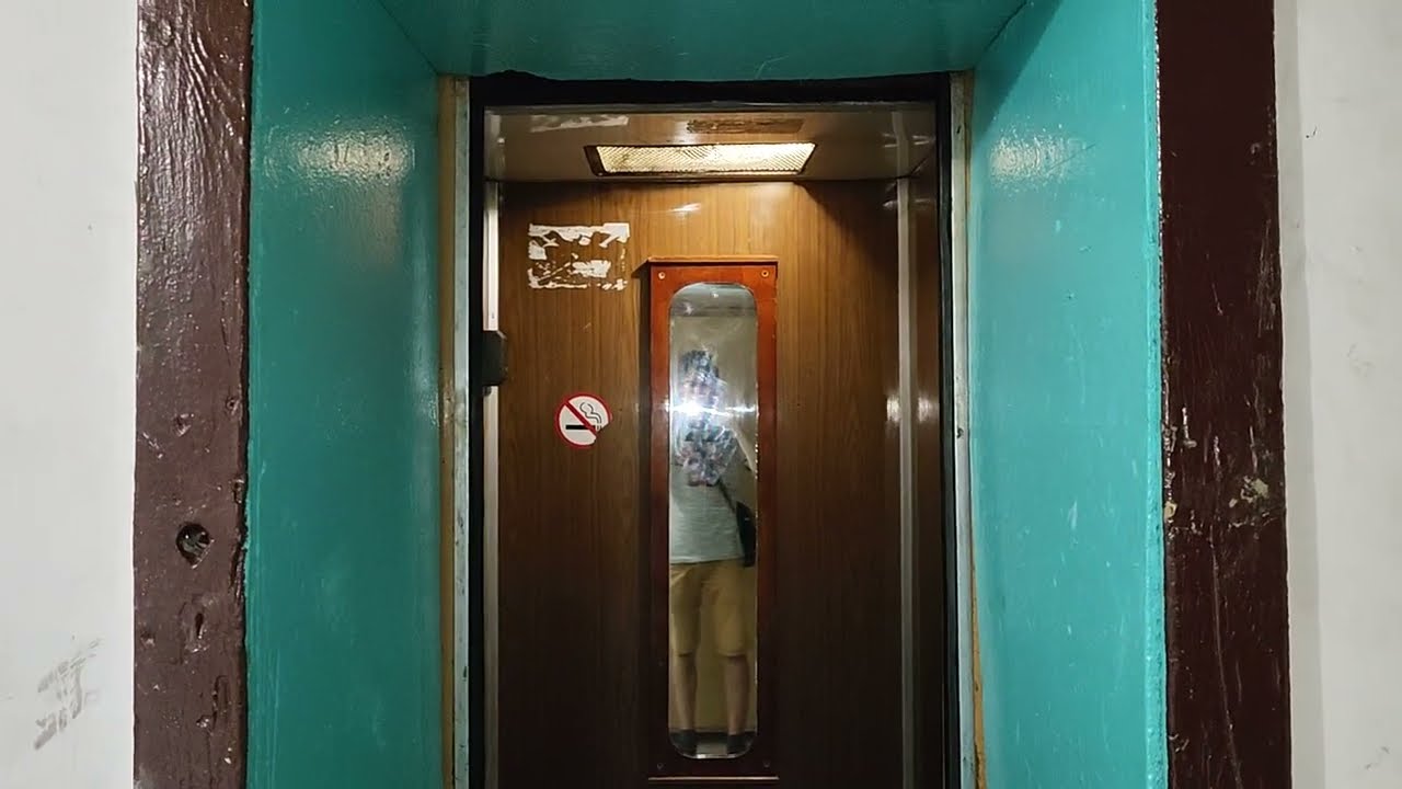 Лифт МЛЗ (1974), г/п 320 кг, V=0,71 м/с (ул. Польская, 272, подъезд 2, г. Каменское)