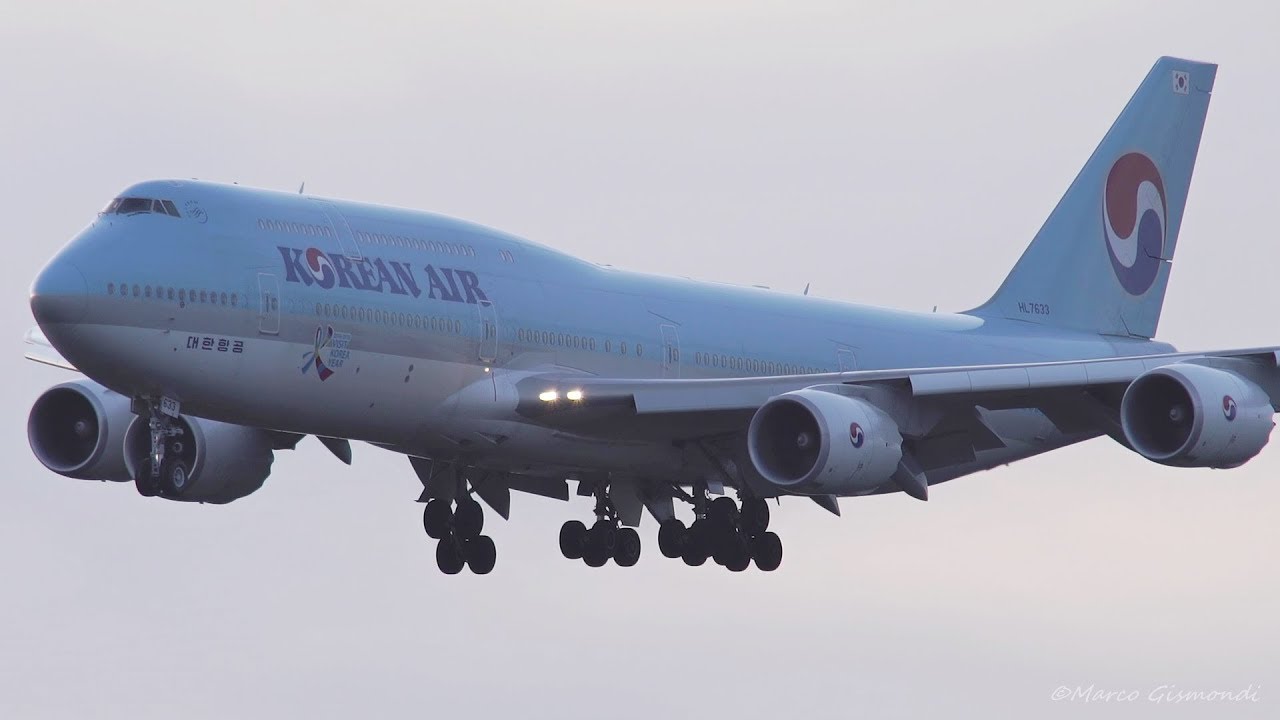 Korean Air Boeing 747-8i sunset landing at Rome Fiumicino Airport FCO/LIRF