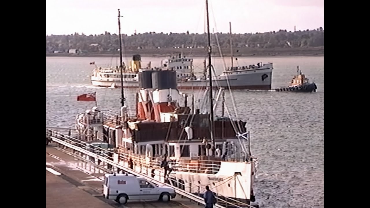 P.S. Waverley and S.S. Shieldhall transfer passengers at sea during an Isle of Wight cruise in 1994