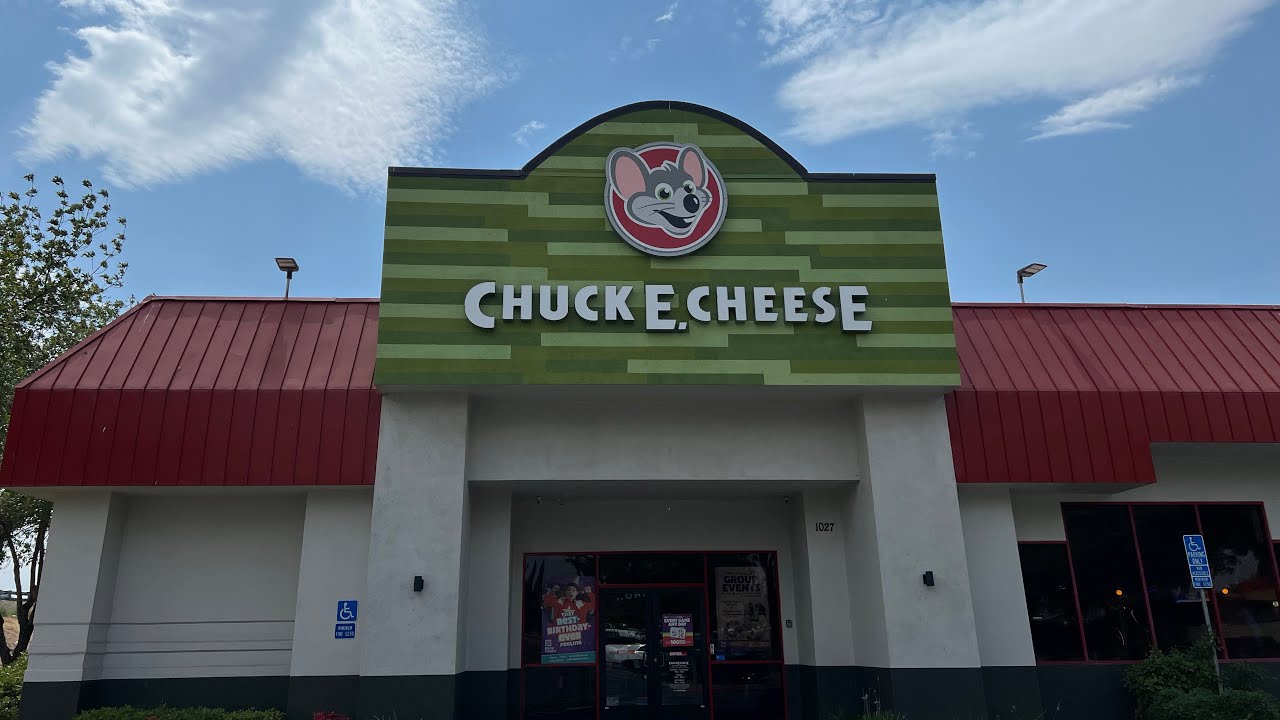 This Chuck E Cheese Was NEVER supposed to reopen! 2.0 Store Tour! (Fairfield CA)