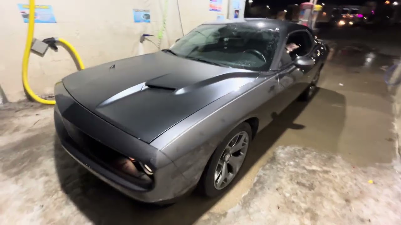 WASHING MY DODGE CHALLENGER AFTER THE SNOW STORM.. ❄️ (night time pov) 