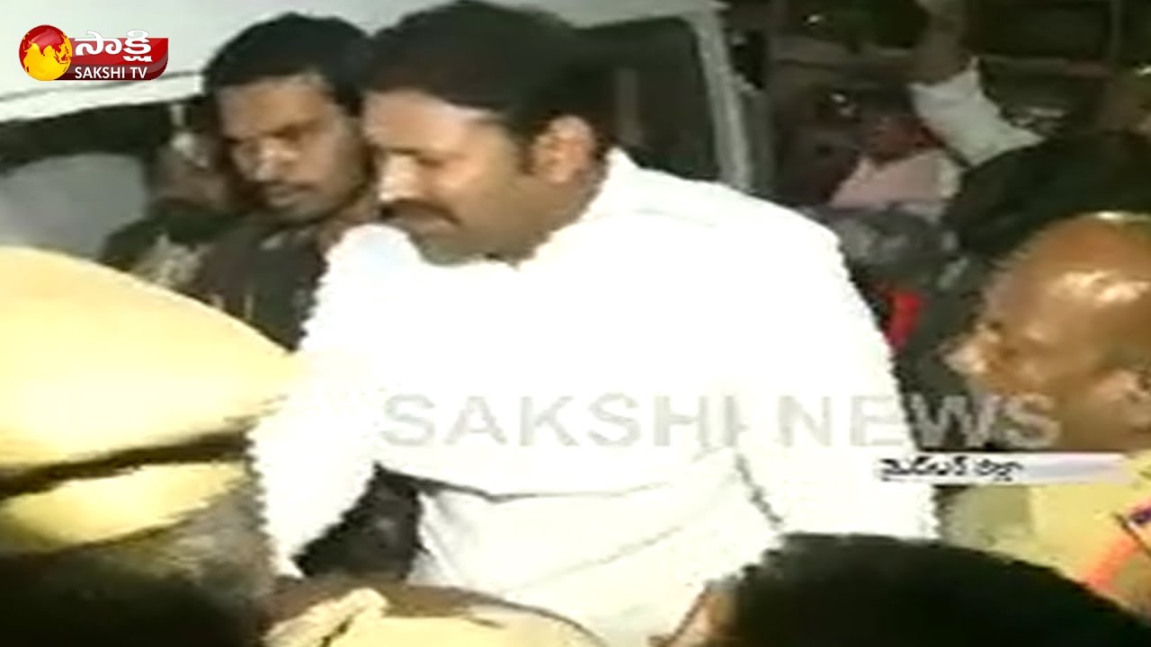 Police Break Up MP Avinash Reddy's Hunger Strike || Kadapa District