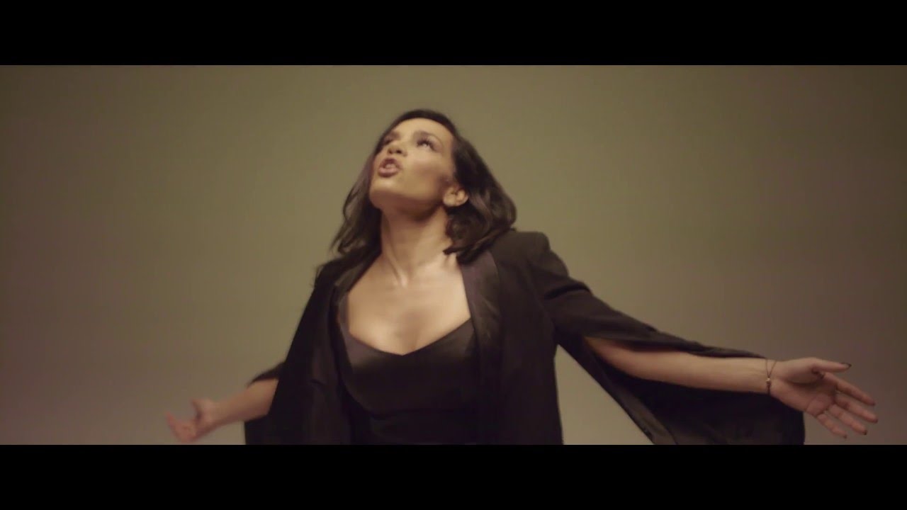 Χριστίνα Γεράνη - Μαζί Σου Μόνο Ζω - Official Video Clip