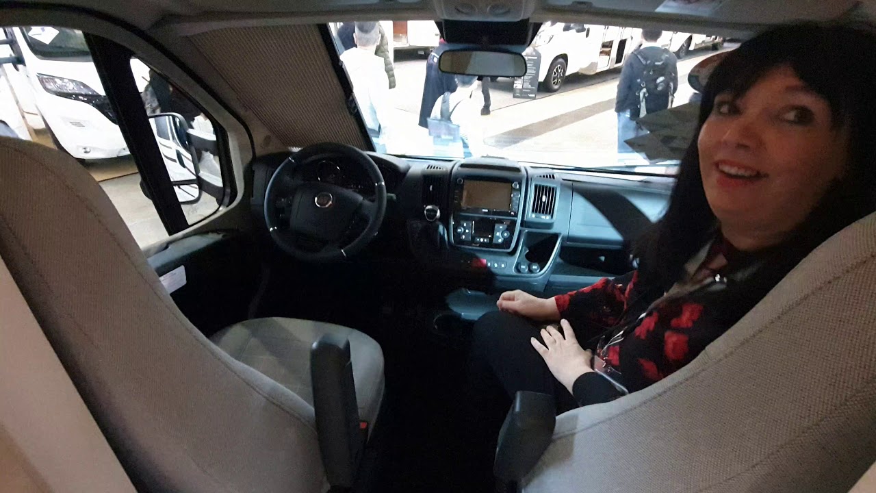Experts look at short, rear lounge motorhome