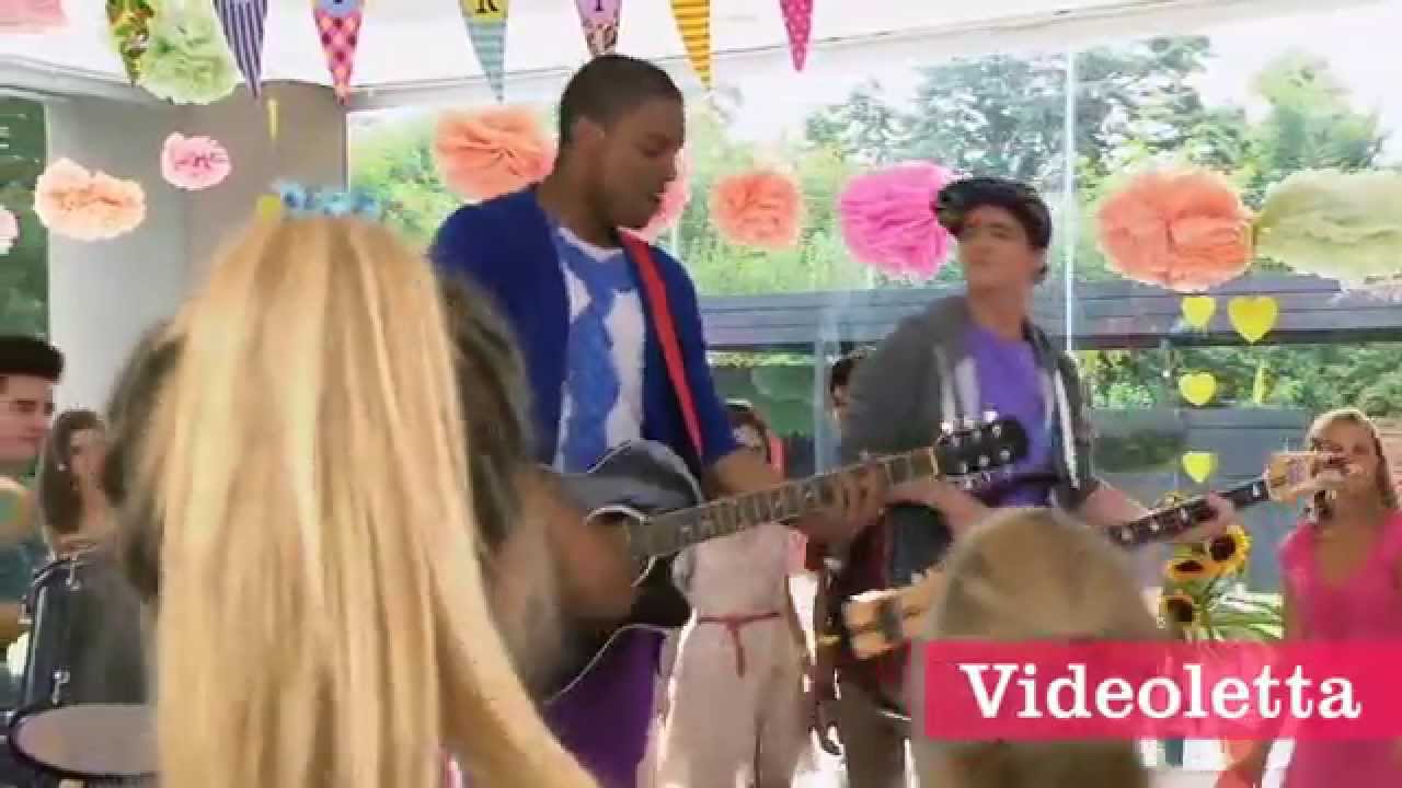 Violetta 2 English Guys singing 