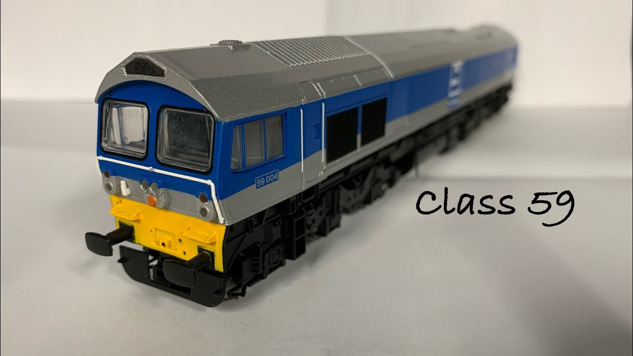 Opening the Hornby railroad class 59 in yeoman livery