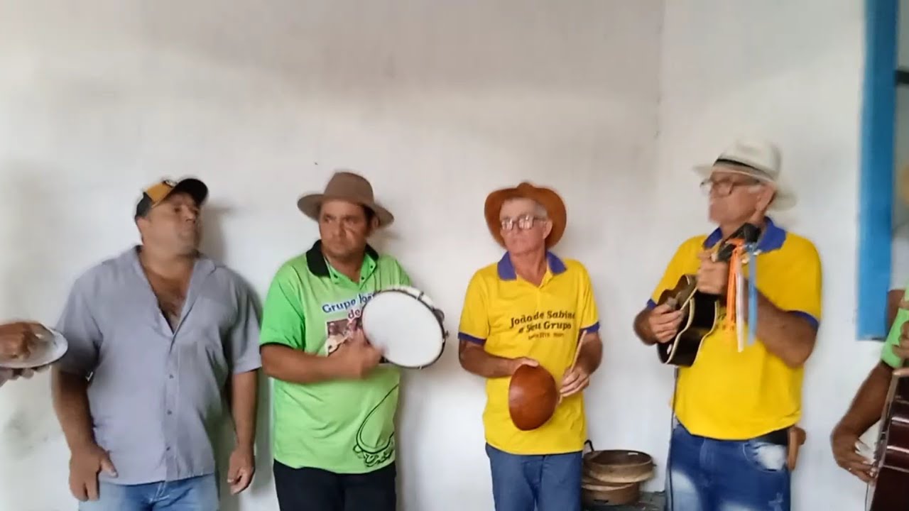 SAMBA COM JOÃO DE SABINO E SEU GRUPO, SAMBA NA CASA DE DINHO EM VÁRZEA DA ROÇA BA (08/07/2023)🎸🎶(1)