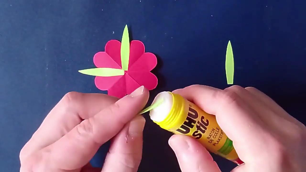 Eine einfache Blüte aus Papier basteln  #deko #diy #basteln #blumen