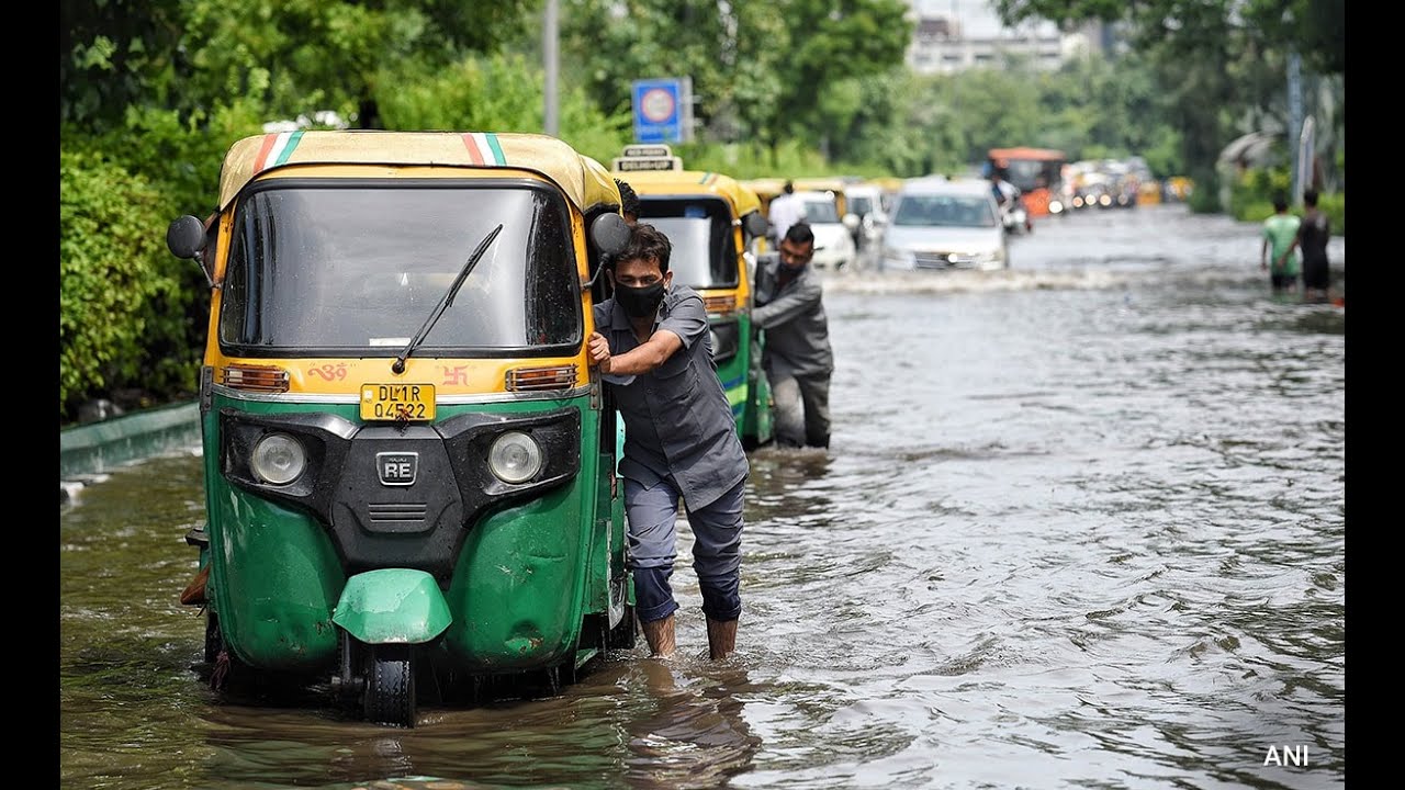 Heavy Rain in Parts Of Delhi And Noida, Roads Waterlogged