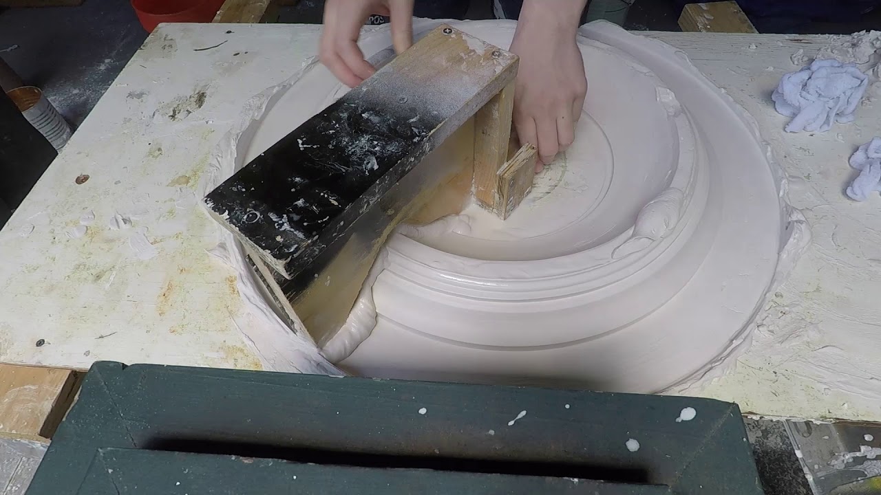 TURN A SMOOTH PLASTER CEILING MEDALLION