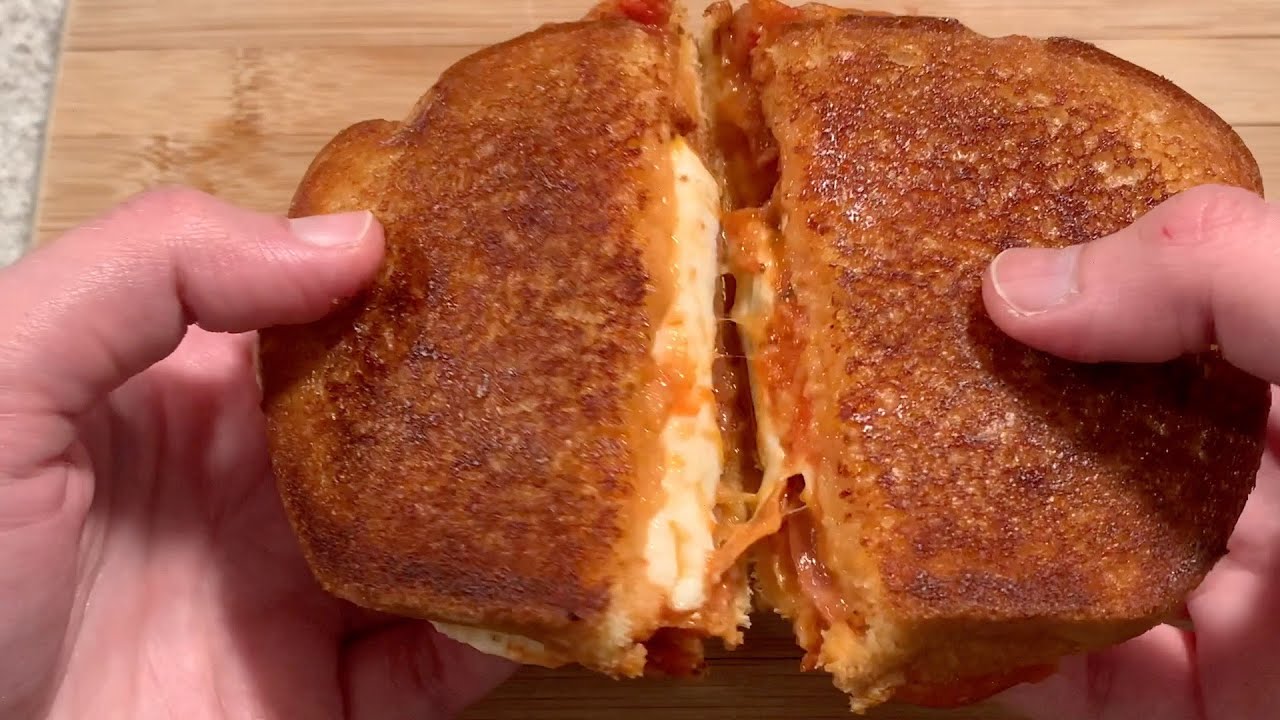 Cheesiest Pizza Sandwich Recipe // pepperoni pizza sandwich using a pan