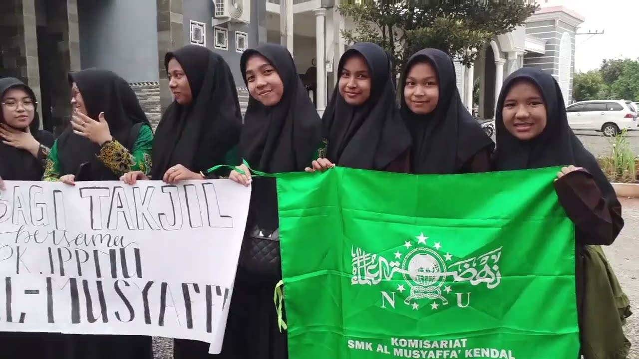 IPPNU SMK AL MUSYAFFA BERBAGI TAKJIL