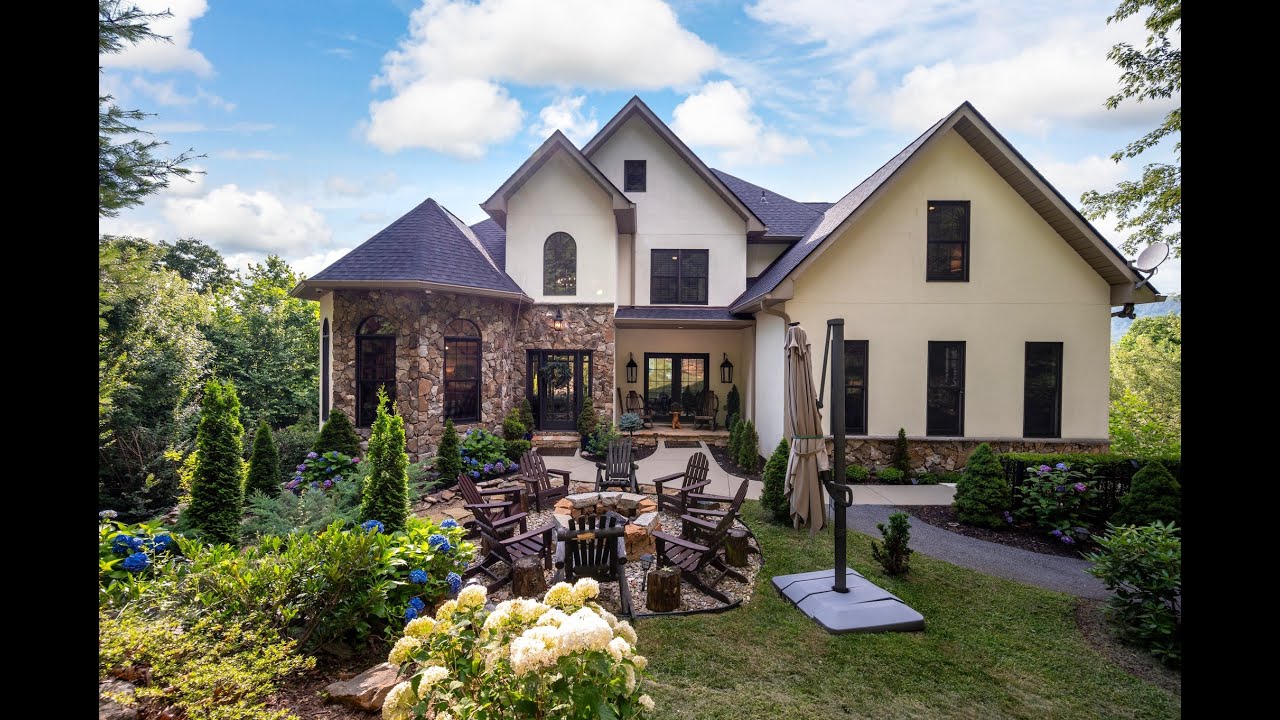 Virtual Walkthrough - 61 McIntyre Drive, Asheville, NC 28803