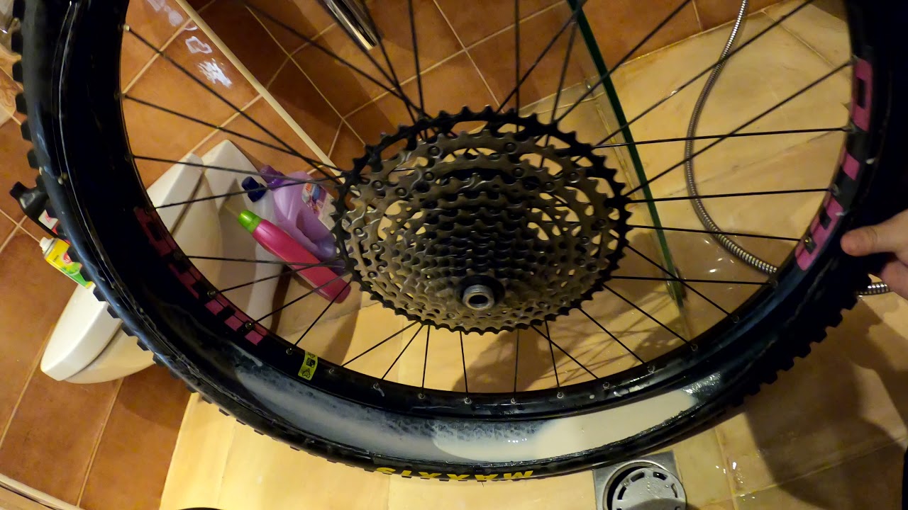 Tubeless - лесна работа (Eng subs)