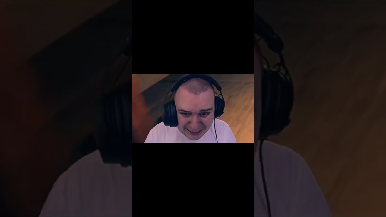 МЕДАЛИСТ ДИКО ИСПУГАЛСЯ АНИМЕ ПЕРСОНАЖА! 😆😆😆 #medallist #медалист #kunkunnight #shorts