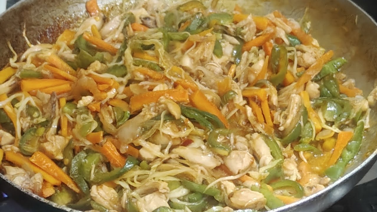 Roll chicken recipe yummy 😋 ap sub b bane Pasand aye ga ap sub KO b try everyone😜