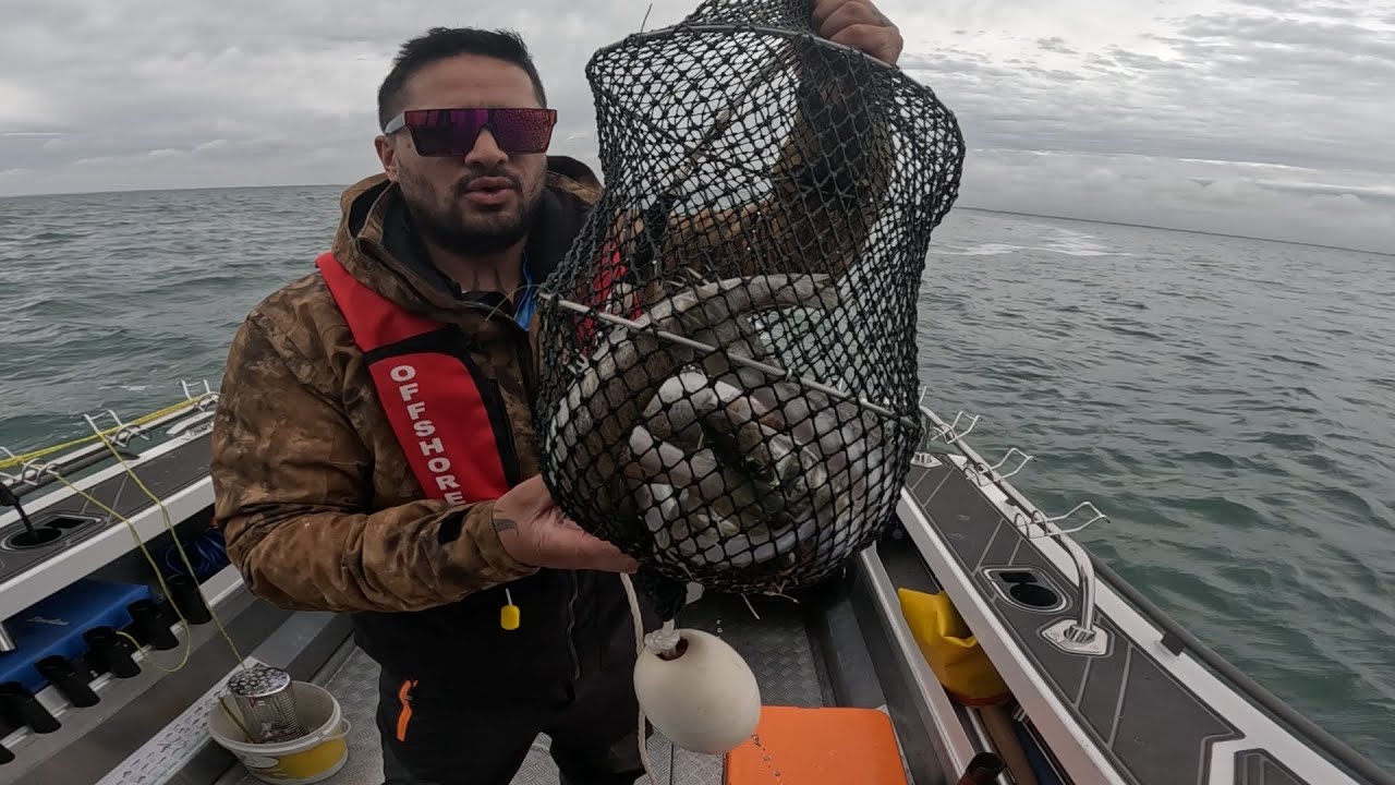 12. Королевская треска в холодной зимней воде, рыбалка в Западном порту.