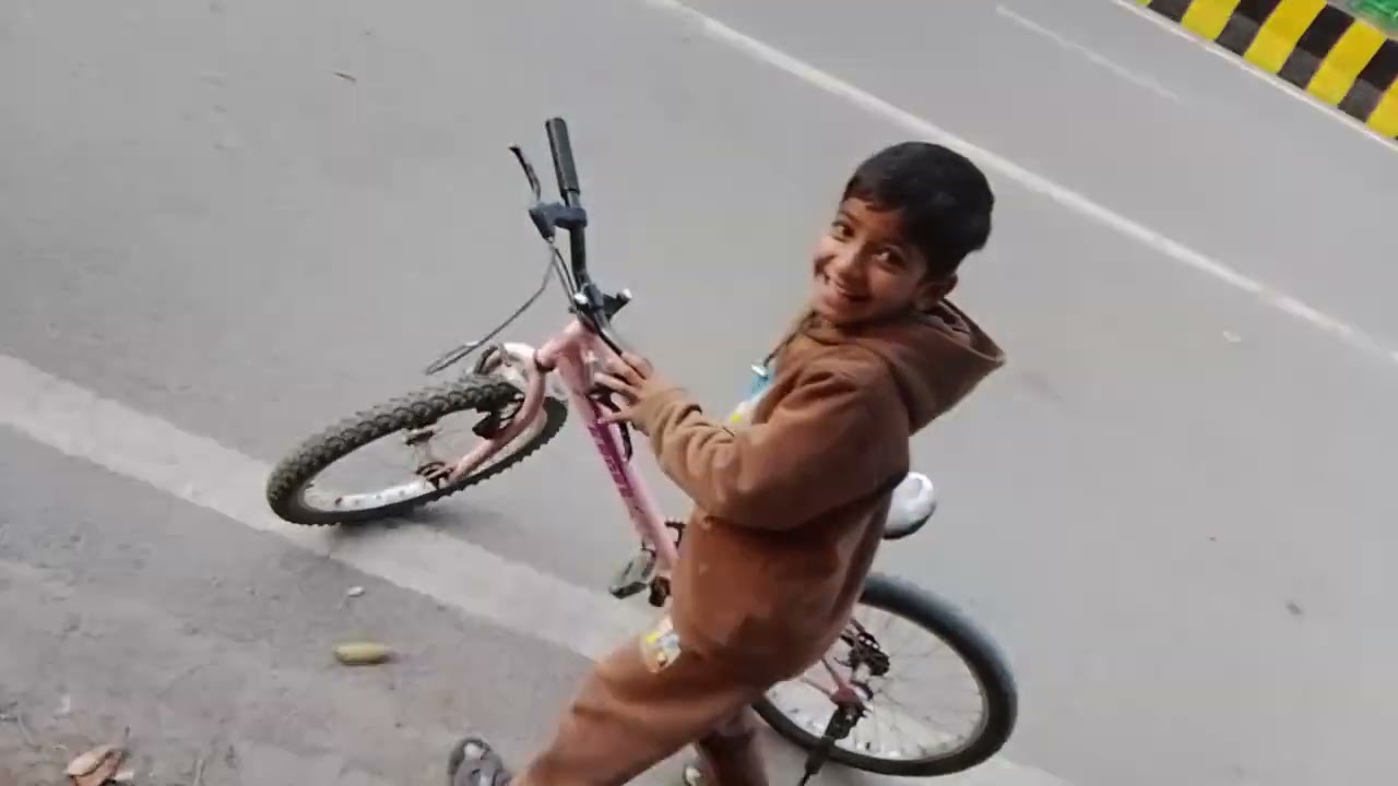Public mein vlog kaise karte hai?   ( 