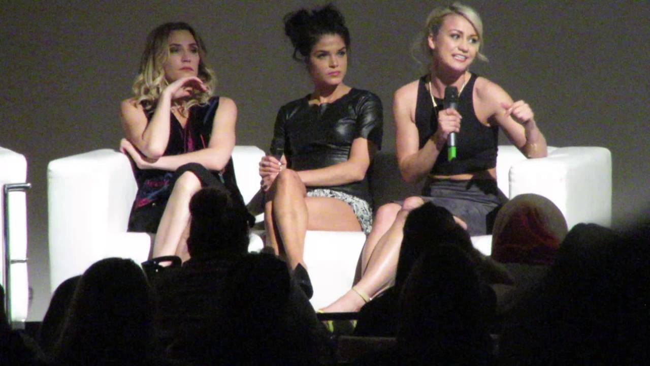 Spacewalker convention Jessica Harmon, Marie Avgeropoulos  et Chelsey Reist  panel
