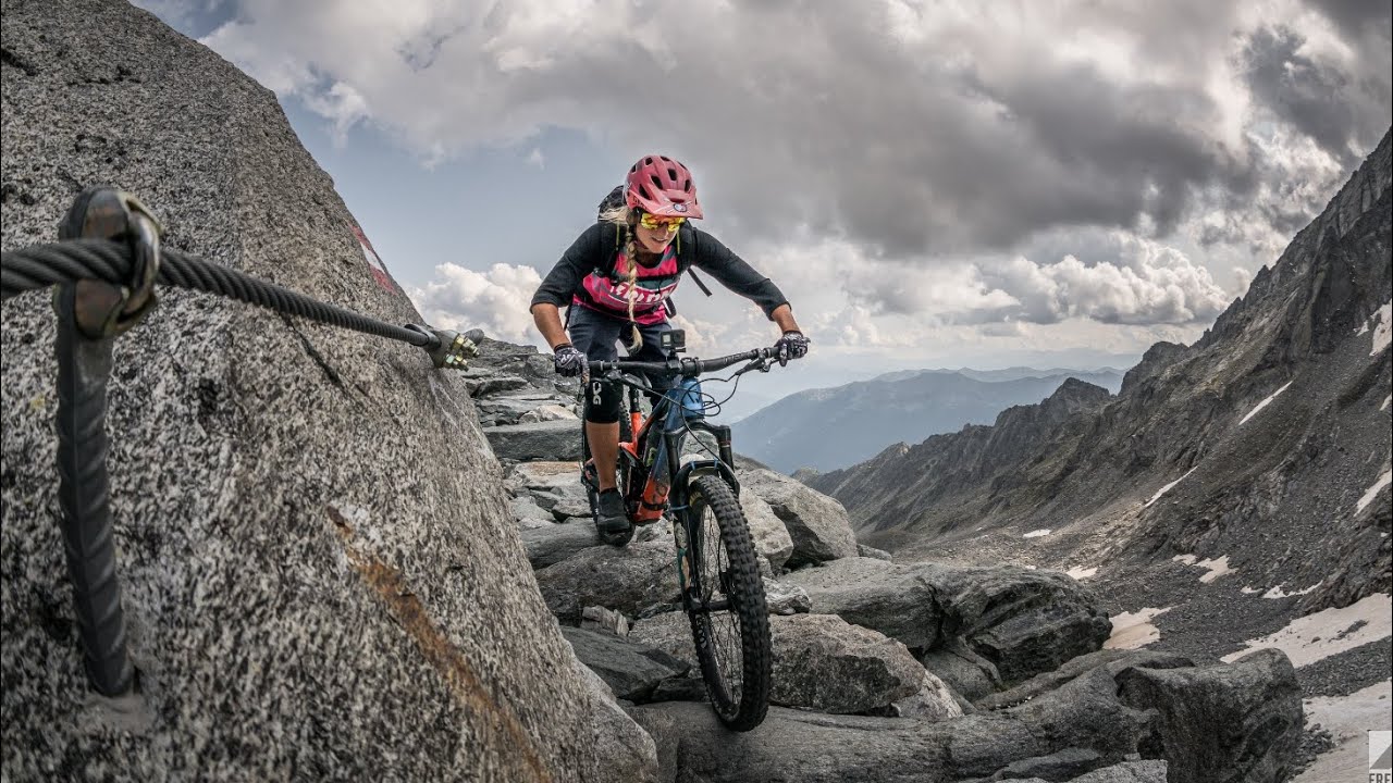 Höchste Hütte in den Zillertaler Alpen / Schwarzensteinhütte / FREERIDE INC. AUSTRIA