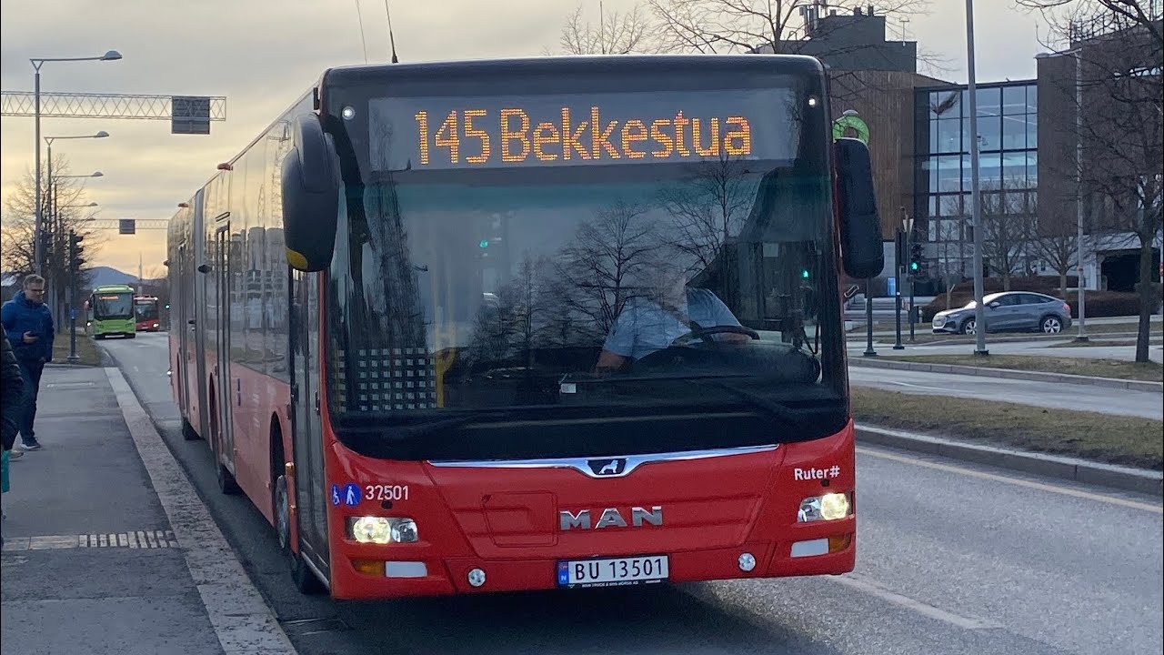 Busser på Fornebu